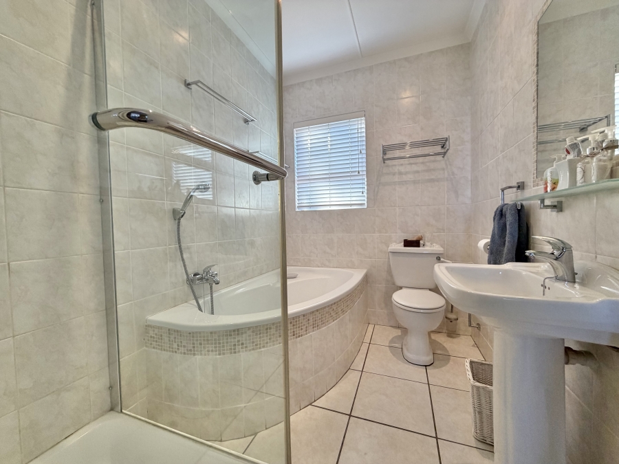 3 Bedroom Property for Sale in Wavecrest Eastern Cape